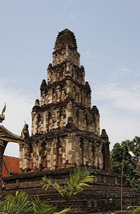 สุวรรณจังโกฏิเจดีย์หรือกู่กุด ที่วัดจามเทวี จังหวัดลำพูน เชื่อกันว่าเป็นที่ประดิษฐานพระบรมอัฐิของพระนางจามเทวี